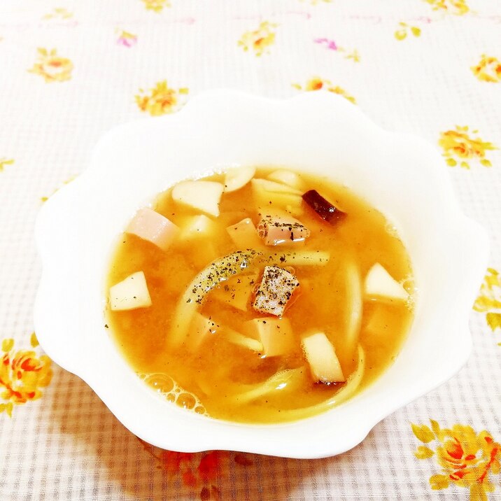 ターメリック風味♪きのこと玉葱の味噌スープ